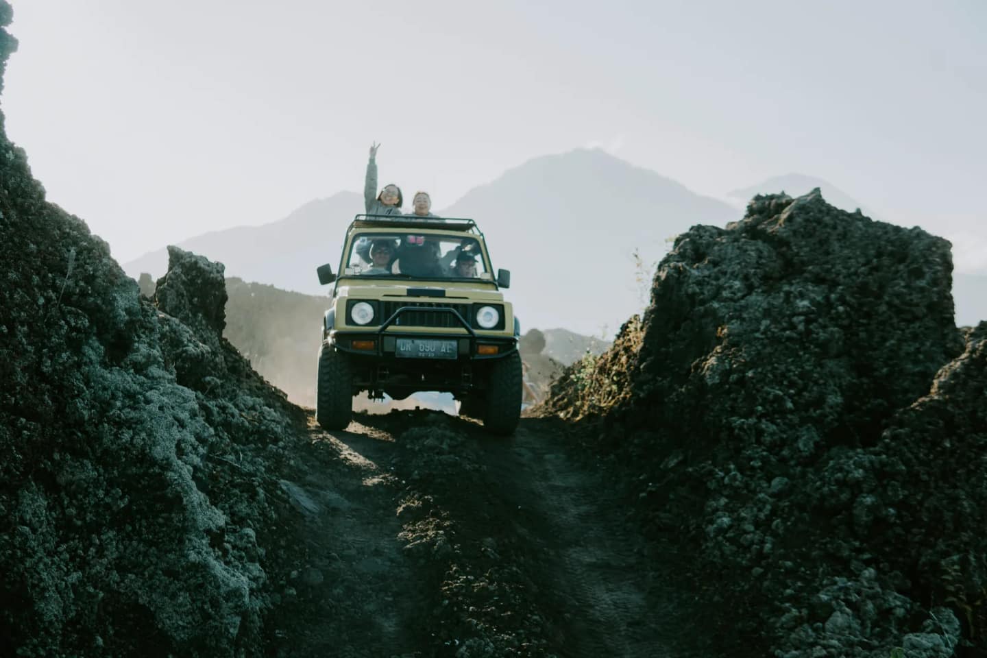 Lakeview Sunrise Jeep Tour with Hot Spring and Lunch