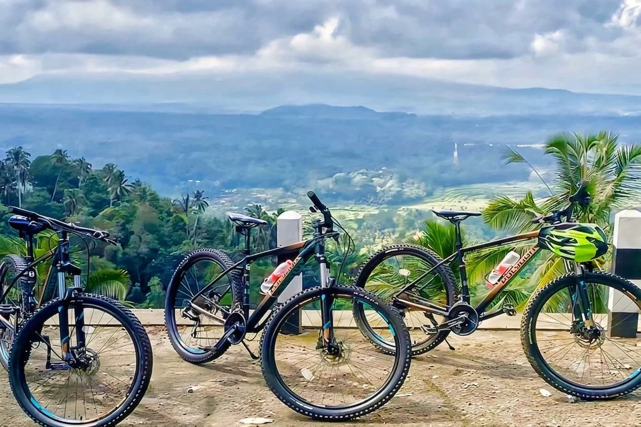 8 Hours Salak Agro Countryside Cycling and 4WD Jeep Village Trail Combo
