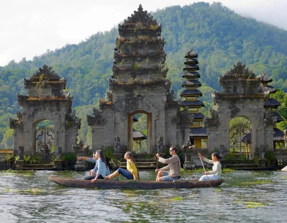 5 Oras na Lihim na Lawa at Rainforest Trek
