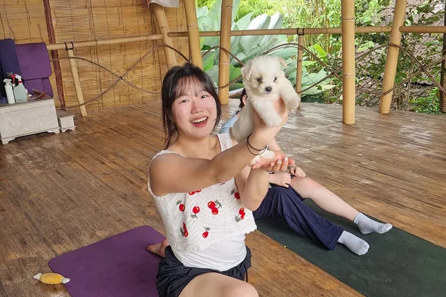 Pengalaman Puppy Yoga Ubud